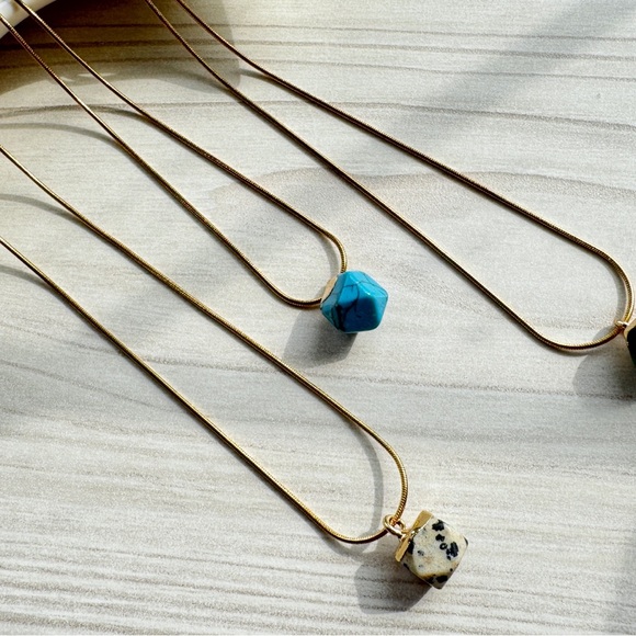 Necklace Gift Set, Natural Crystal Pendant Necklace Set (3 necklaces included) - Picture 3 of 8